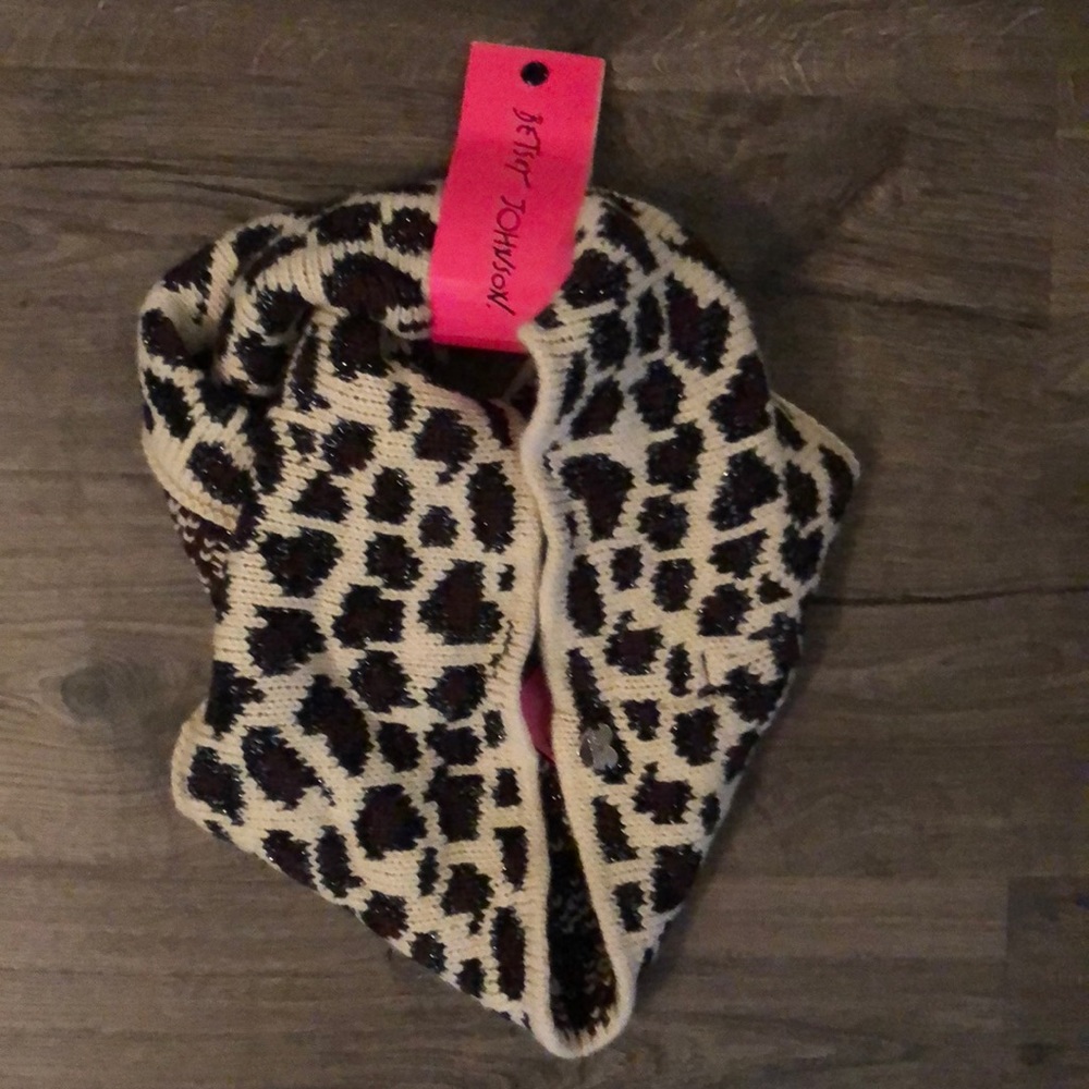 Betsey johnson cheetah scarf